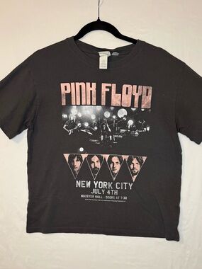 H&M Dark Grey Pink Floyd Graphic Tee with Pink Print